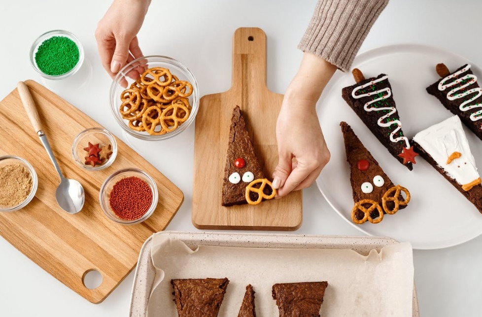 Creatively Decorating a Cake